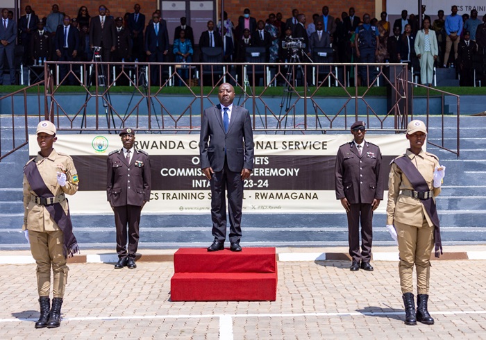 PM arimo asoza kwakira indahiro z'abashoje amasomo yabo