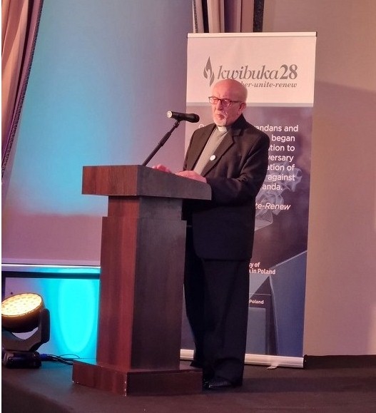 Padiri Urbaniak atanga ubuhamya