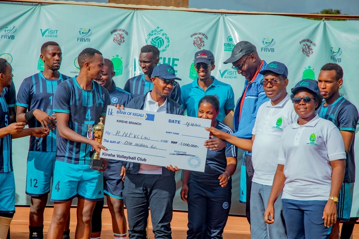 Ubwo Police FC yashyikirizwga sheki ya Miliyoni batsindiye