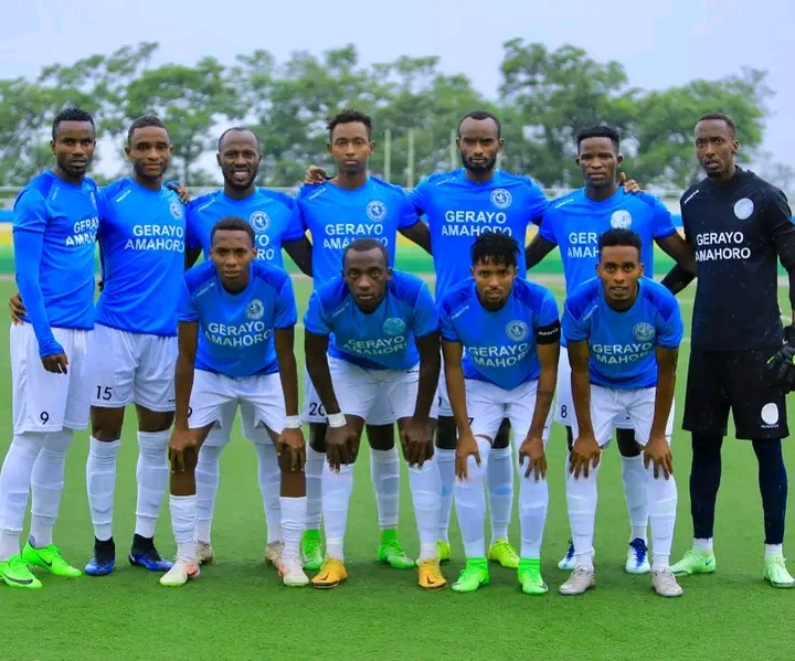 Abakinnyi ba Police FC babanje mu kibuga 