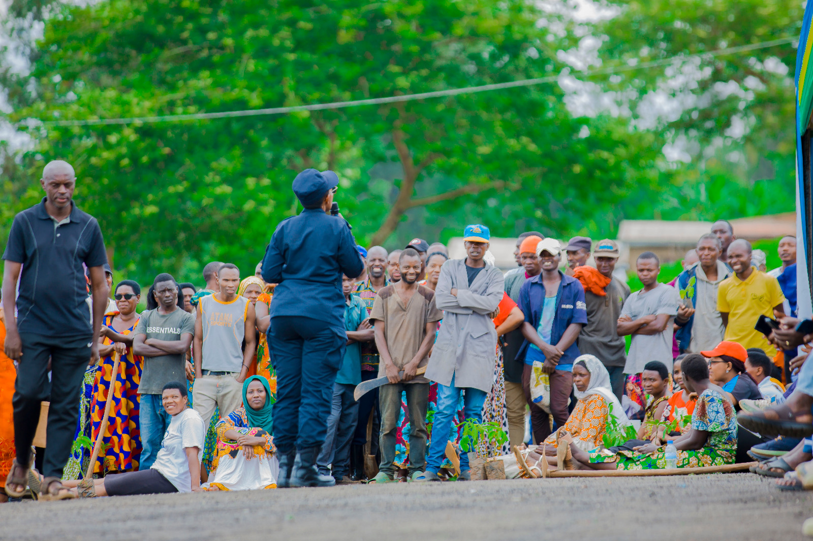 Nyuma y'umuganda, Polisi yahaye ubutumwa abaturage bwerekeranye no kwirinda ibyaha birimo ihohotera, ibiyobyabwenge n'ibindi