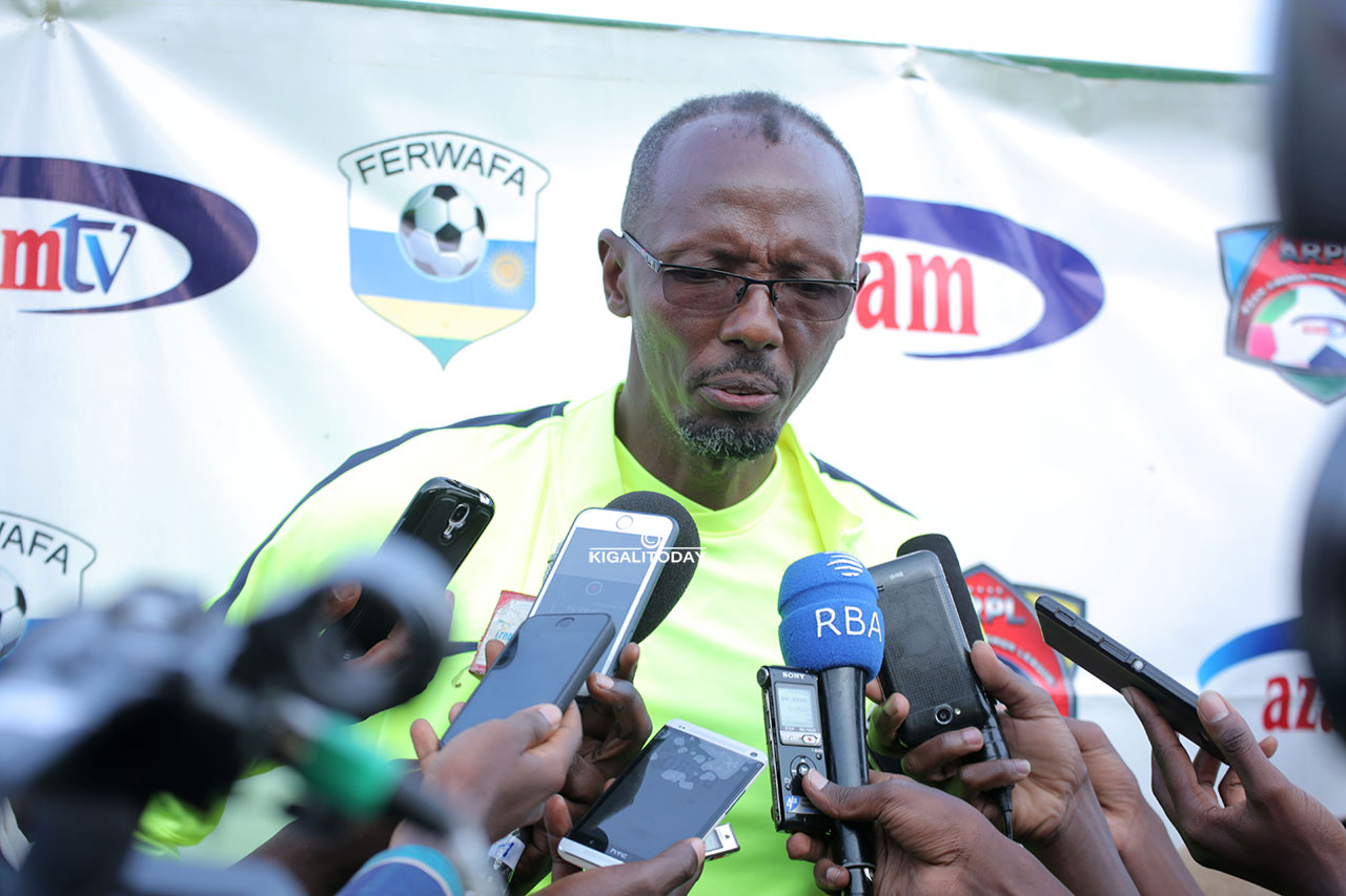 Eric Nshimiyimana utoza AS Kigali, aganira n'abanyamakuru nyuma y'umukino