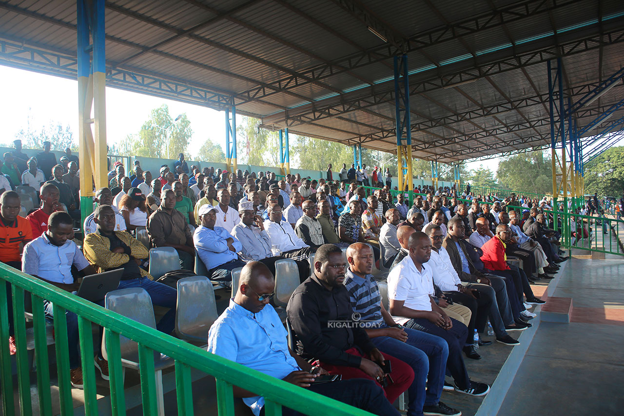Mu myanya y'icyubahiro hari huzuye kuri Stade ya Kicukiro