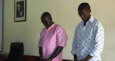 Ubwo Polisi yerekenega Capolari Iyakaremye Nelson na Capolari Ndabarinze Isaac bakurikiranyweho kwica Makonene Gustave.