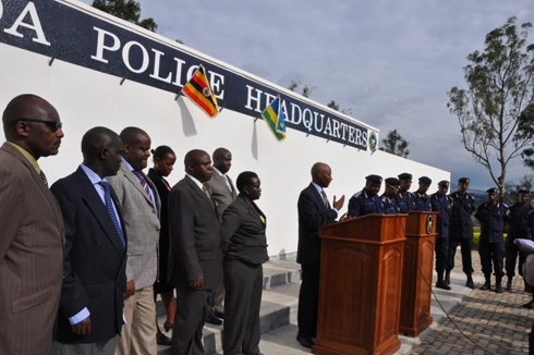 Umuyobozi wa Polisi ya Uganda hamwe n