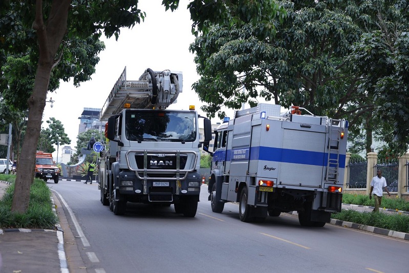 Polisi yihutiye gutabara n'imodoka zizimya inkongi