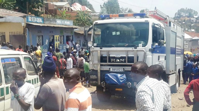 Polisi y'igihugu yahise itabara, izimya uwo muriro