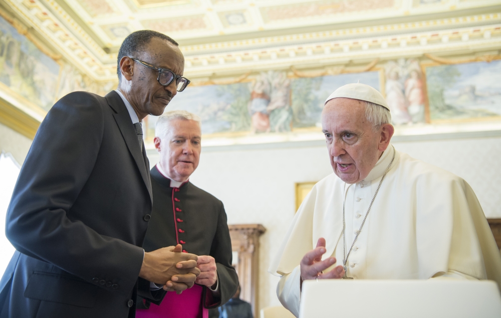 Ubwo Perezida Kagame yari i Roma yaganiriye na Papa Francis