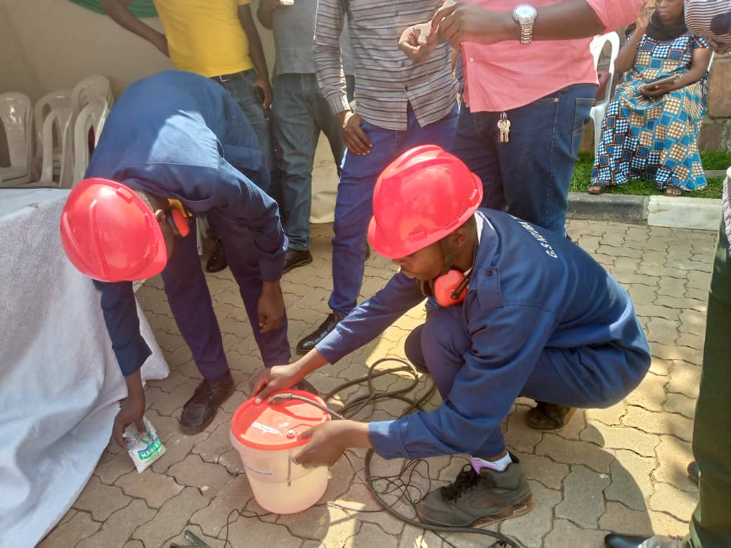 Ahimana Prince Samuel akora Poste à Souder y