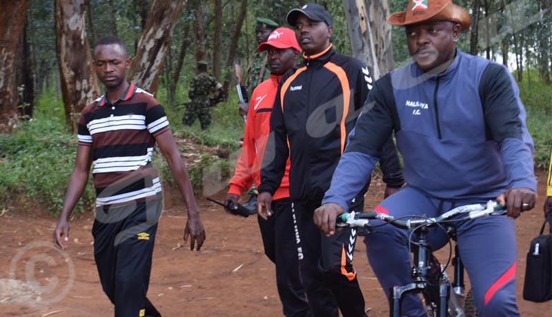 Perezida Nkurunziza yaje gutora ari ku igare (Ifoto: Iwacu)