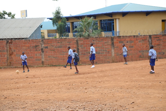 Nyuma y'ikizamini cy'imibare abana baruhukaga bakina agapira