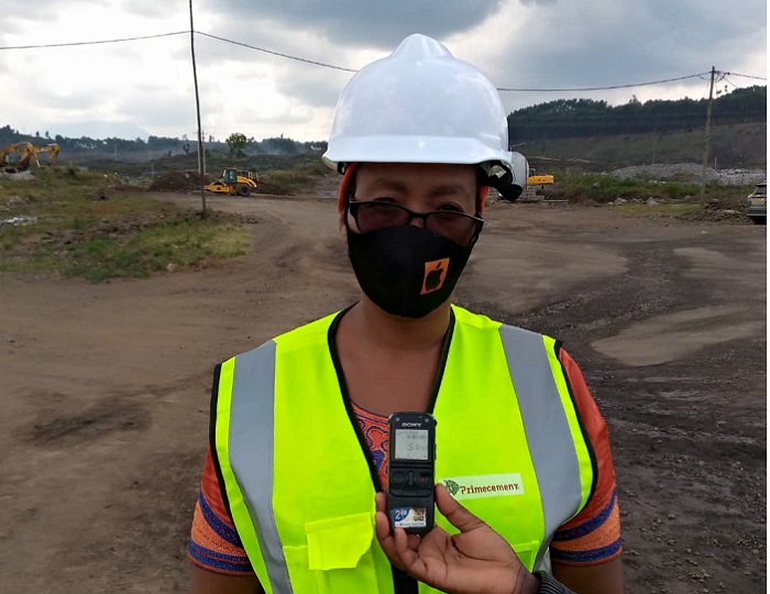 Umucuruzi Musabyimana Janviere avuga ko uru ruganda ruje gukemura ibibazo by'ibura rya sima