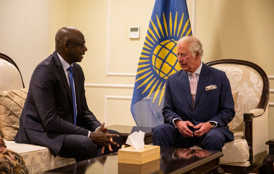 Igikomangoma Charles yagiranye ibiganiro na Busingye Johnston, Ambasaderi w