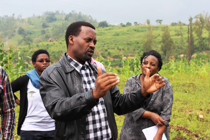 Prof. Nduwamungu avuga ko hakwiye gusuzumwa uburyo abacukuzi barekeraho kwanduza amasoko y'amazi.
