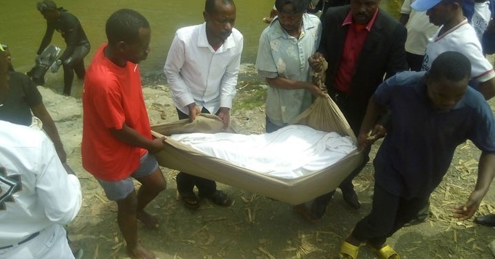 Aha abamarine bari barimo gushakisha uwo murambo.