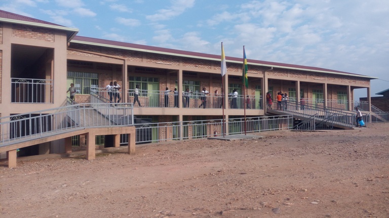 Iri shuri rivuga ko ryariganyijwe umwanya wa kane, ntiryagaragara no mu mashuri 10 ya mbere