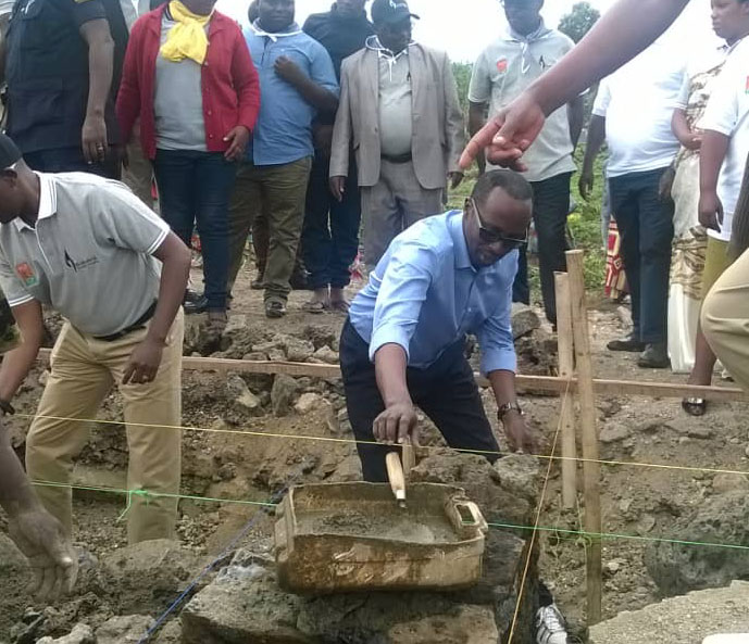 Guverineri w'Intara y'Uburengerazuba Munyantwari Alphonse, ashima PSF kuri iki gikorwa 