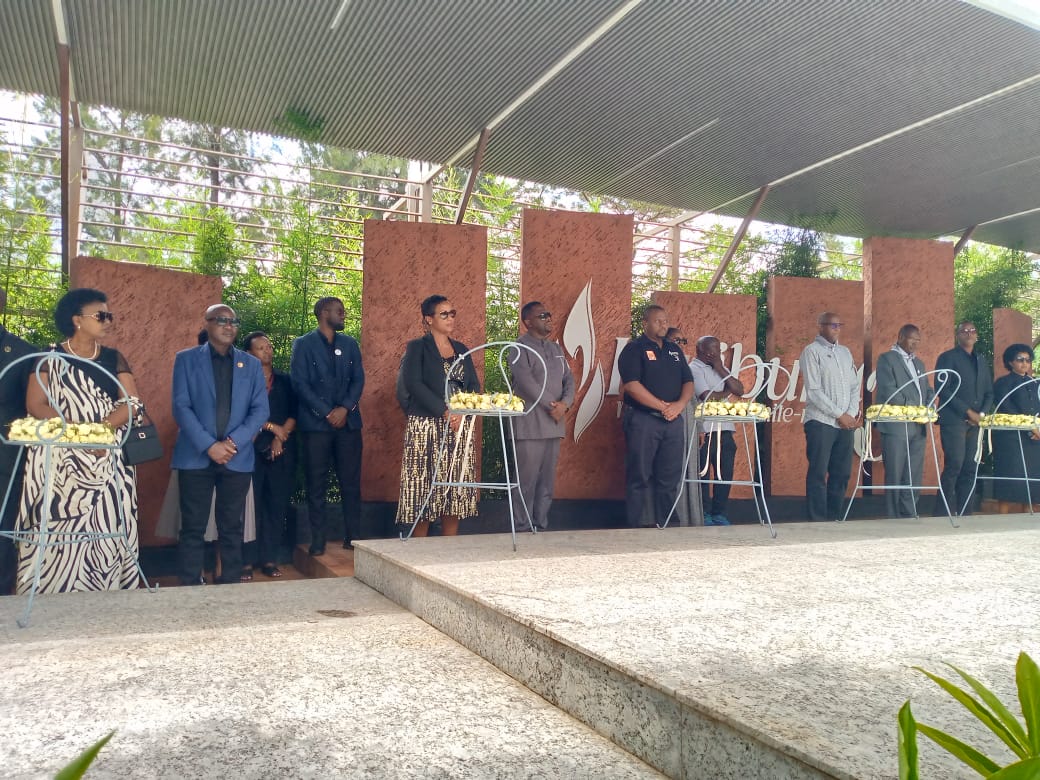 Abayobozi batandukanye muri PSF bunamiye inzirakarengane zazize Jenoside