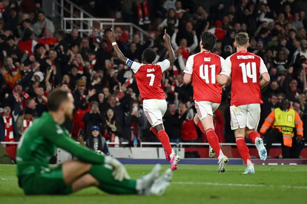 Bukayo Saka yishimira igitego cyagejeje Arsenal ku mukino wa nyuma