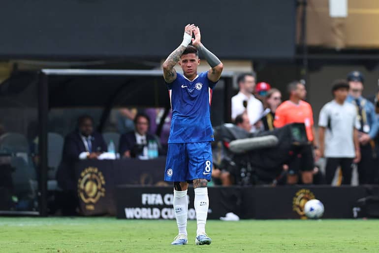 Enzo Fernandez yavuye mu kibuga avunitse