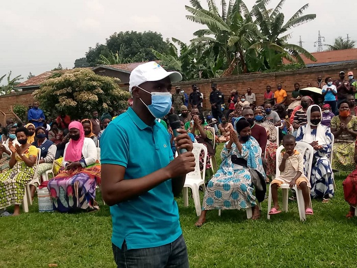 Umuyobozi w'Akarere ka Musanze Ramuli Janvier yaganirije abaturage nyuma y'umuganda