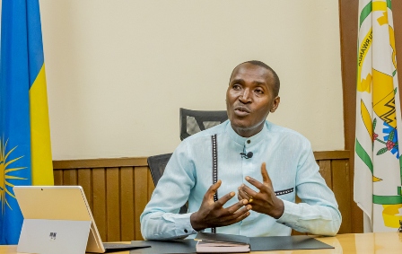 Ramuli Janvier wari umuyobozi w'akarere ka Musanze nawe yasezerewe