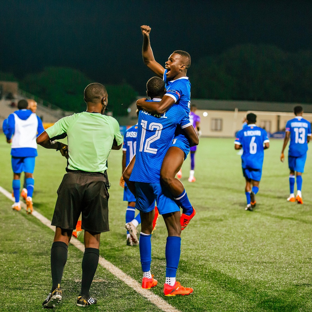 Abakinnyi ba Rayon Sports bishimira igitego