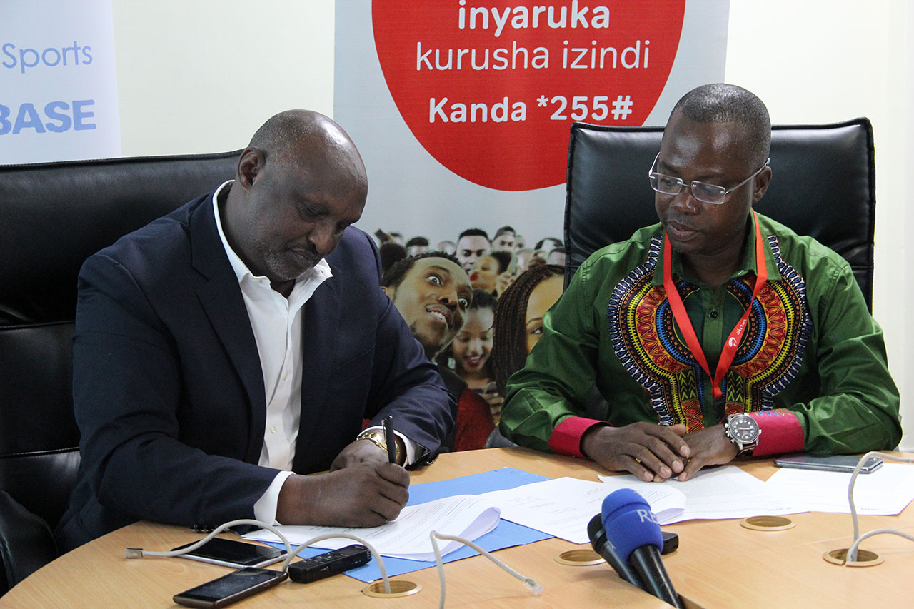 Paul Muvunyi ku ruhande rwa Rayon Sports, na Paul Amoateng ku ruhande rwa Airtel/Tigo basinya amasezerano