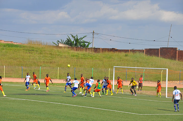 Rayon Sports yatangiye isatira izamu cyane.