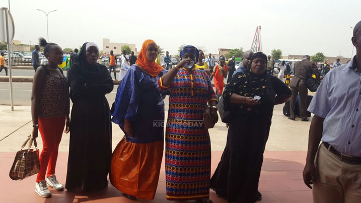 Ababyeyi nabo bari baje kwakira iyi kipe