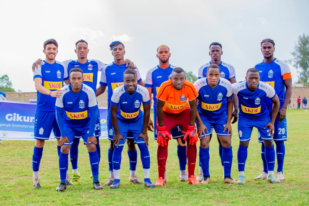 Abakinnyi 11 Rayon Sports yabanje mu kibuga