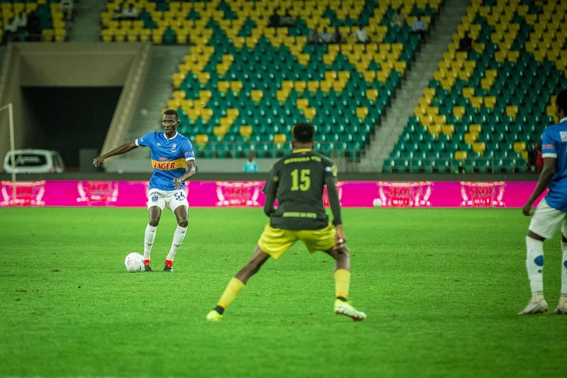 Omar Gning wari uhagaze neza mu bwugarizi bwa Rayon Sports