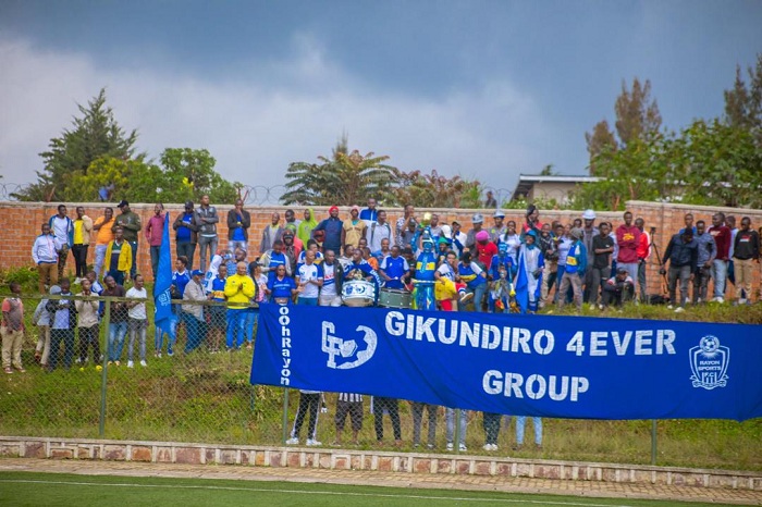 Itsinda ry'abafana ba Rayon Sports baririmbaga 