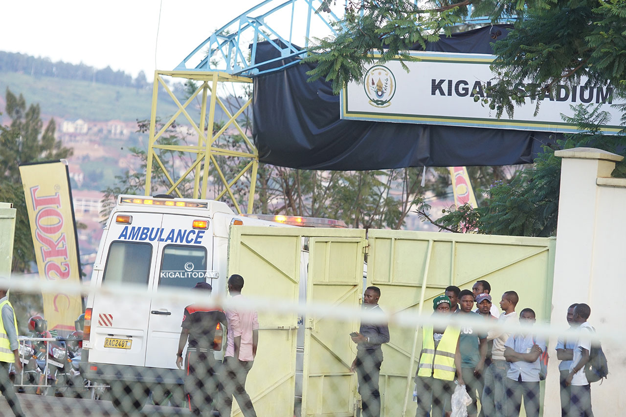 Mugisha Francois Master yaje kuvunika ajyanwa kwa muganga mu ngobyi y'abarwayi (Ambulance)