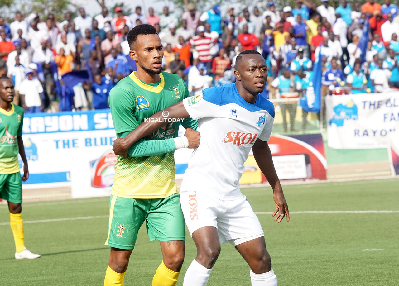 Ngandu Omar yacungiraga hafi Christ Mbondi ukomokamuri Cameroun