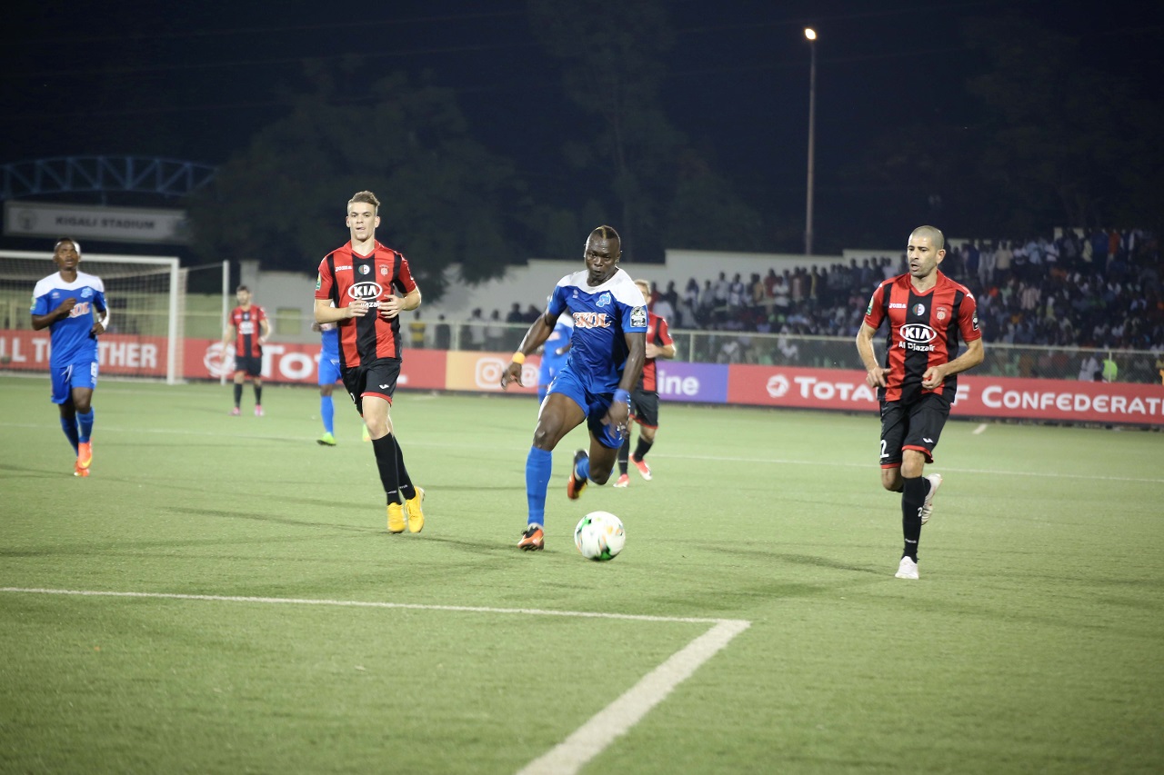 Ismaila Diarra watsindiye Rayon Sports igitego, yahaye akazi gakomeye ba myugariro ba USM Alger