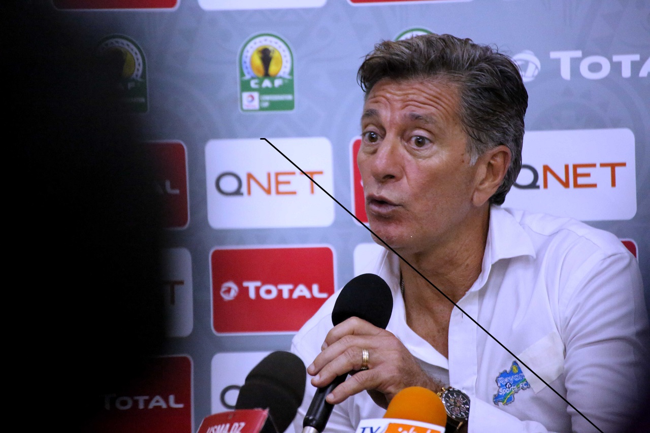 Roberto Goncalves do Calma "Robertinho" utoza Rayon Sports yavuze ko bahuye n'ikipe ikomeye