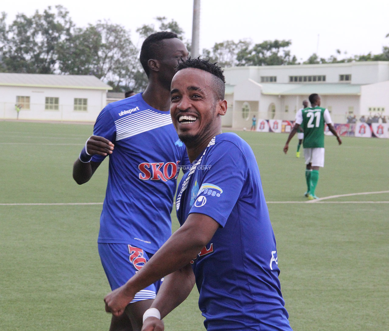 Yannick Mukunzi yishimira igitego