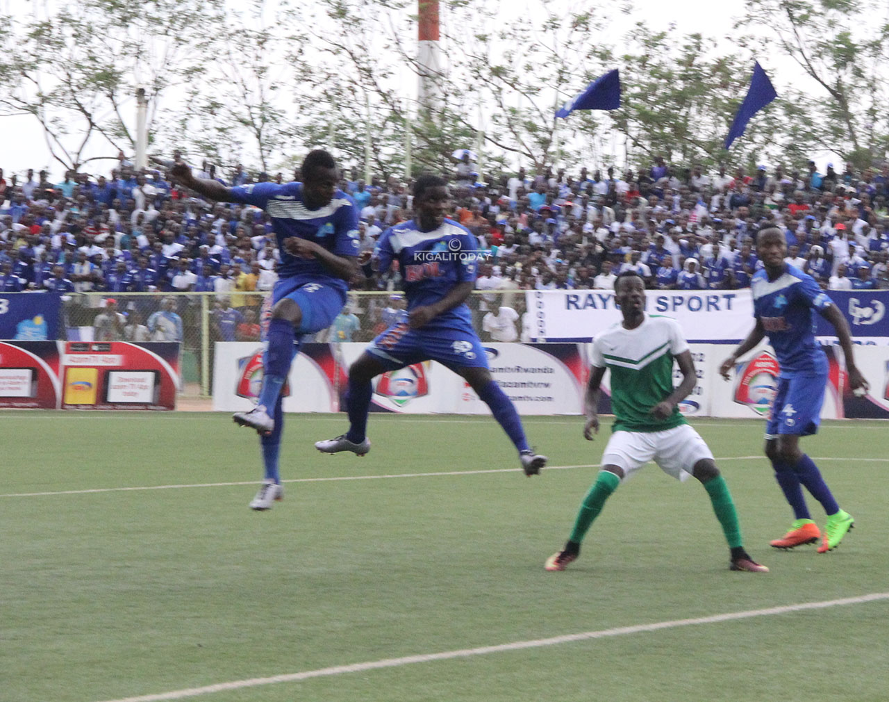 Usengimana Faustin ubwo yasimbukaga agatsinda igitego cya mbere cya Rayon Sports