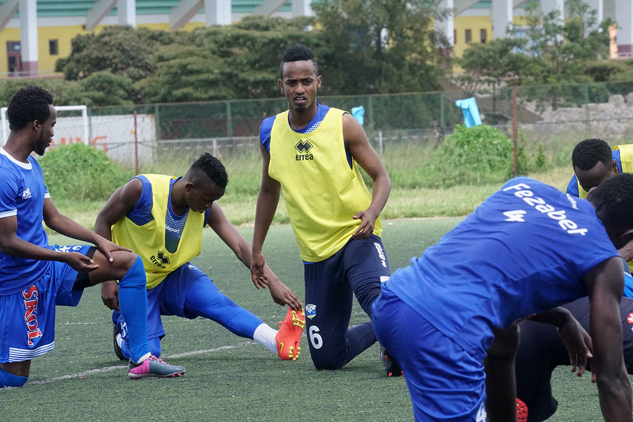 Yannick Mukunzi wakinnye umukino wa Gor Mahia asa nk'utarakira neza uyu munsi nawe yakoze imyitozo