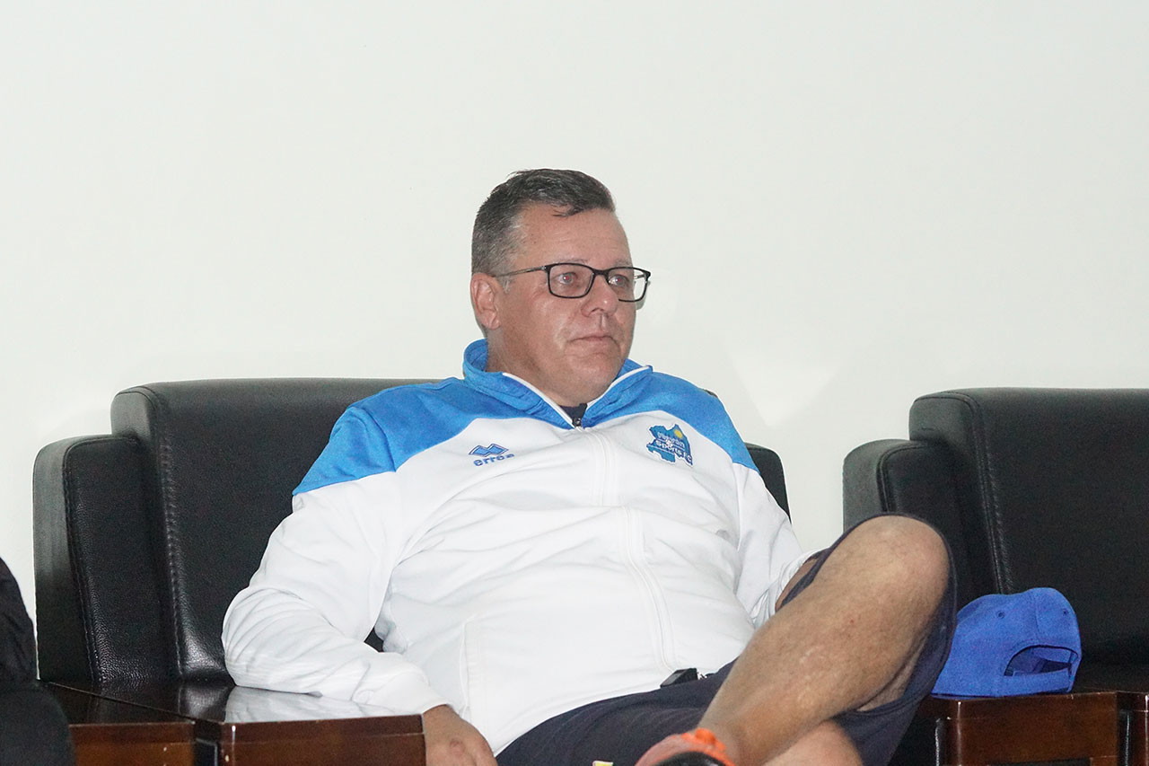 Ivan Minnaert yatangarije itangazamakuru ko biteguye kwitwara neza