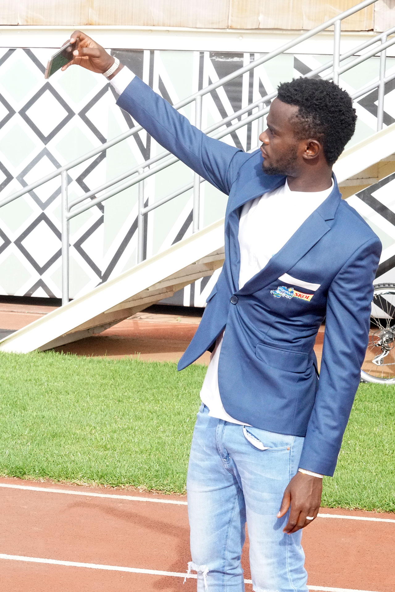 Manishimwe Djabel afata selfie