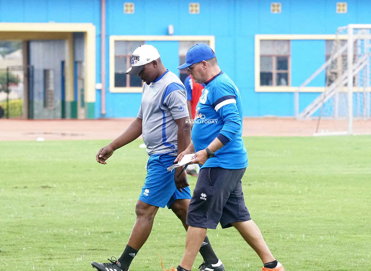 Ivan Minnaert na Lomami Marcel bajya kugira inama abakinnyi