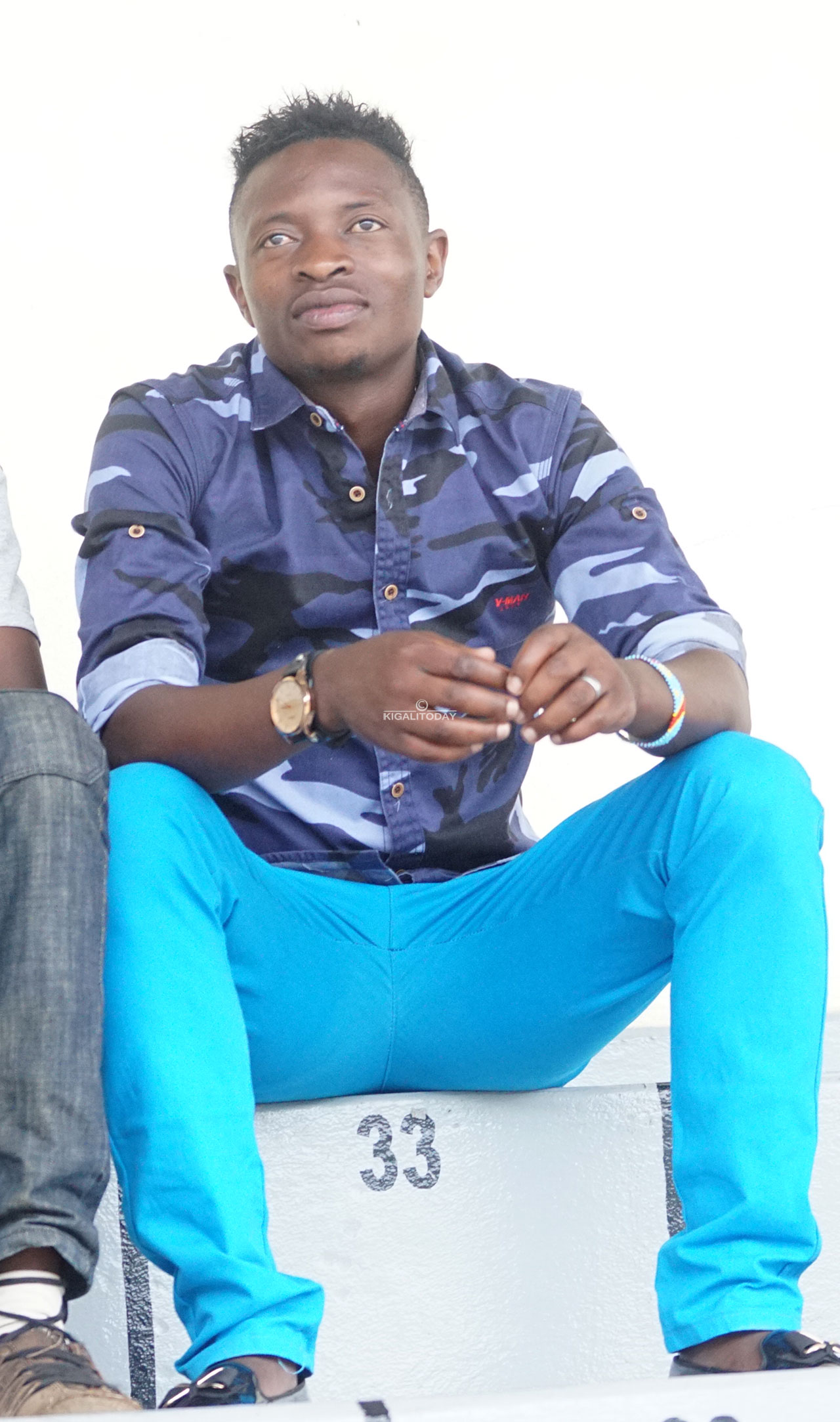 Kambale Salita Gentil wamaze gusinyira Singida yari yiyicariye mu bafana