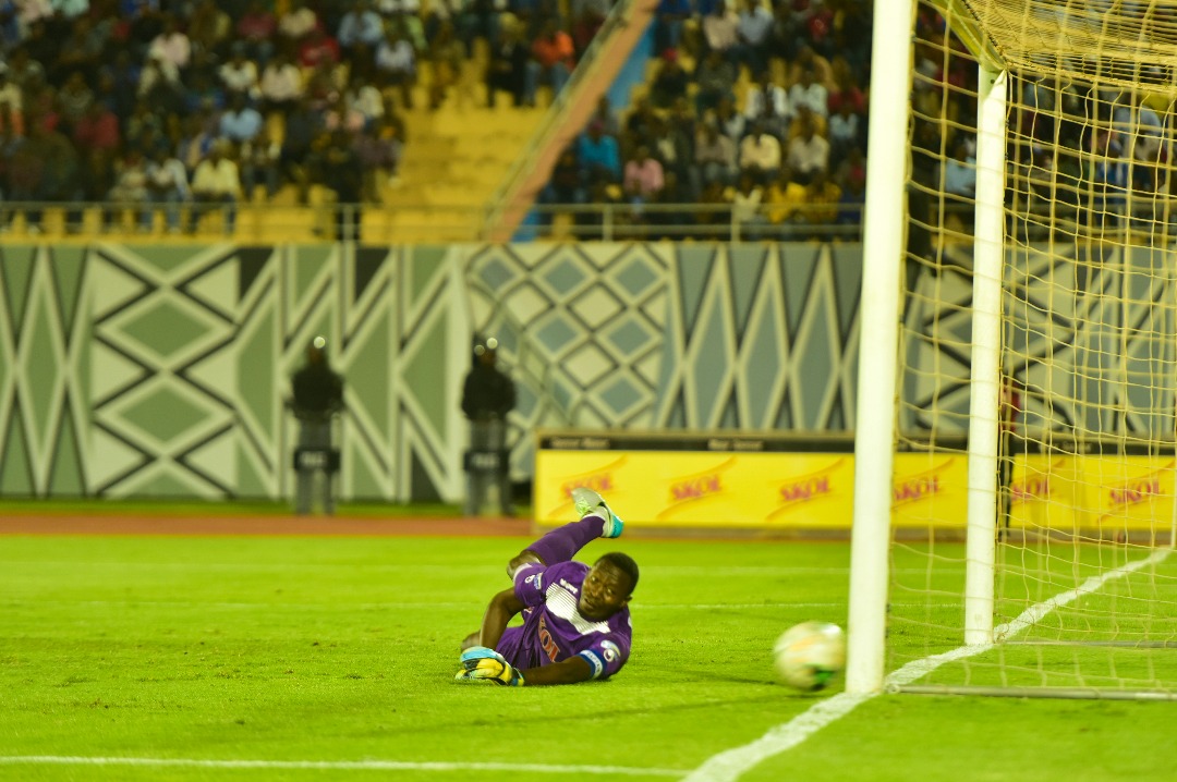 Ndayishimiye Eric Bakame yakuyemo imipira myinshi yashoboraga guha Mamelodi igitego