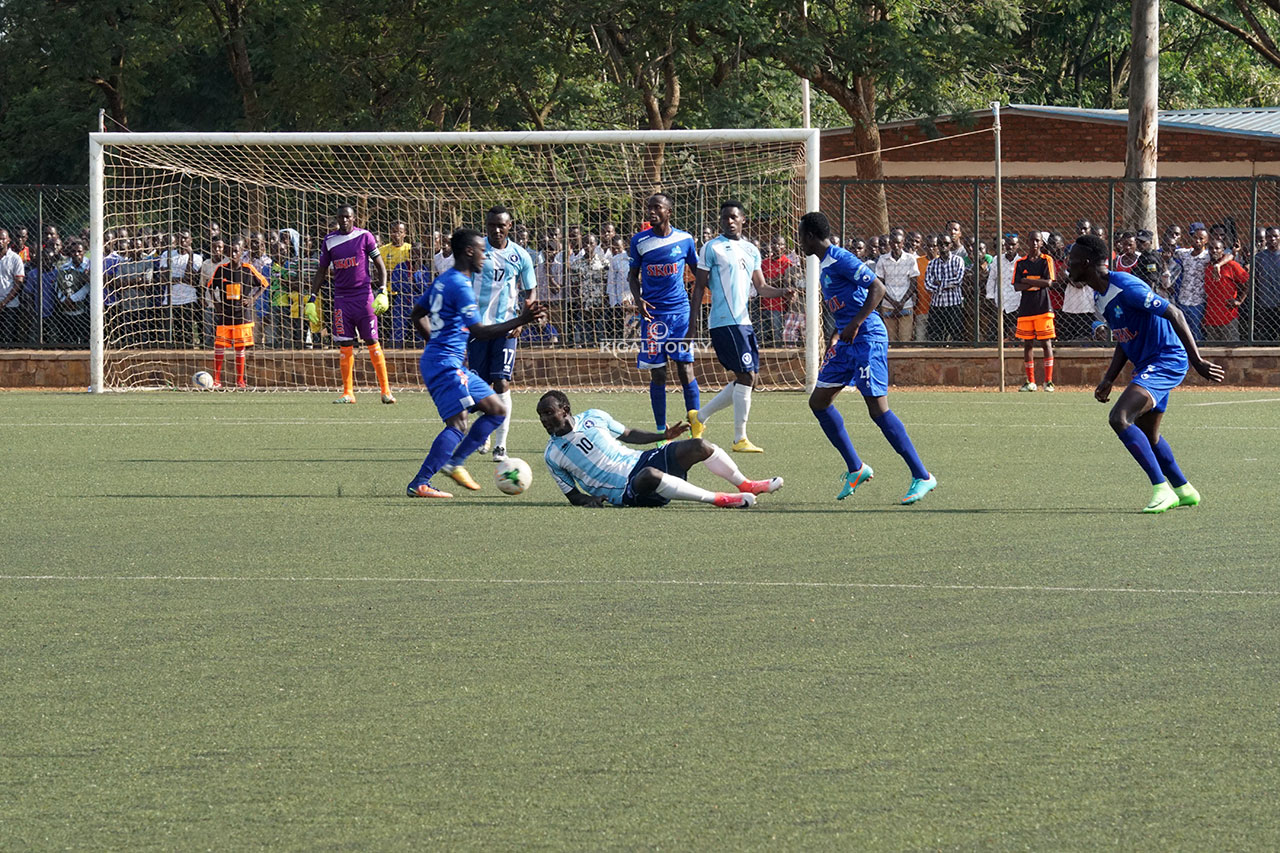 Mu kibuga hagati Rayon Sports yarushaga Police Fc