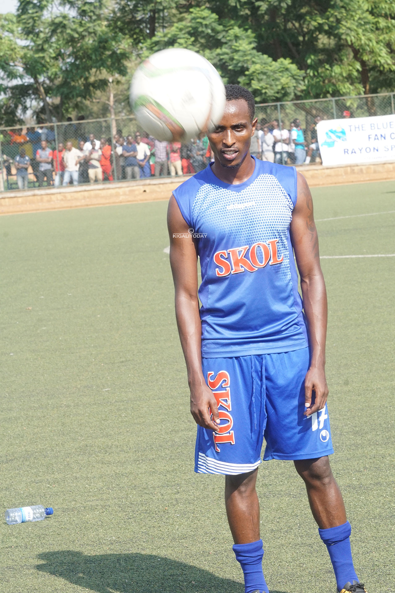 Eric Irambona, ni we mukinnyi umaze igihe kinini muri Rayon Sports, yari yabanje hanze ariko yinjiranye igitego