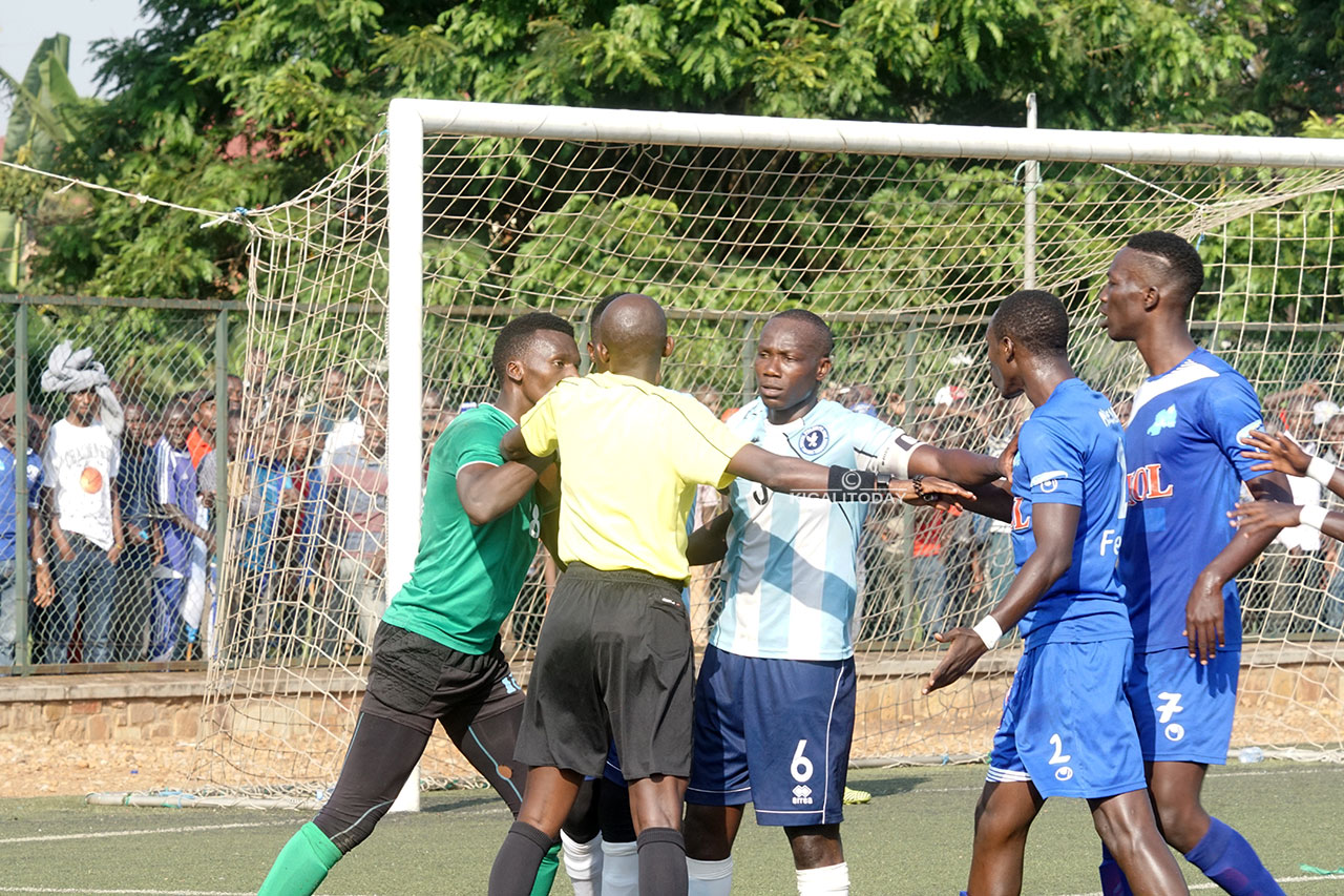 Nzarora Marcel yakomeje gushwana cyane n'abakinnyi ba Rayon Sports