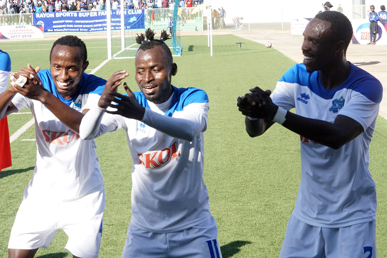 Tchabalala na bagenzi be bishimira igitego