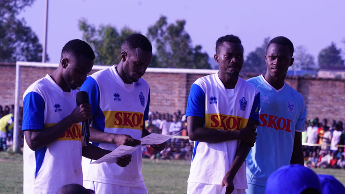 Abakinnyi nabo bafashe umwanya wo gutanga ubutumwa ku bitabiriye uyu mukino